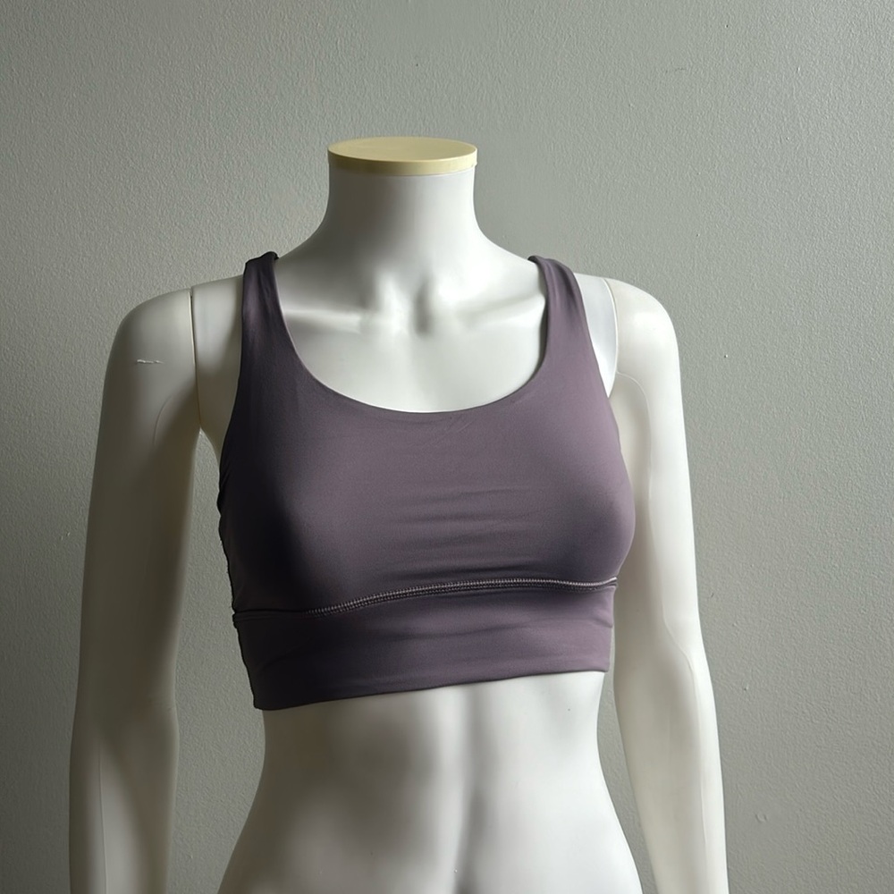 Lululemon Sports Bra Size 4 .